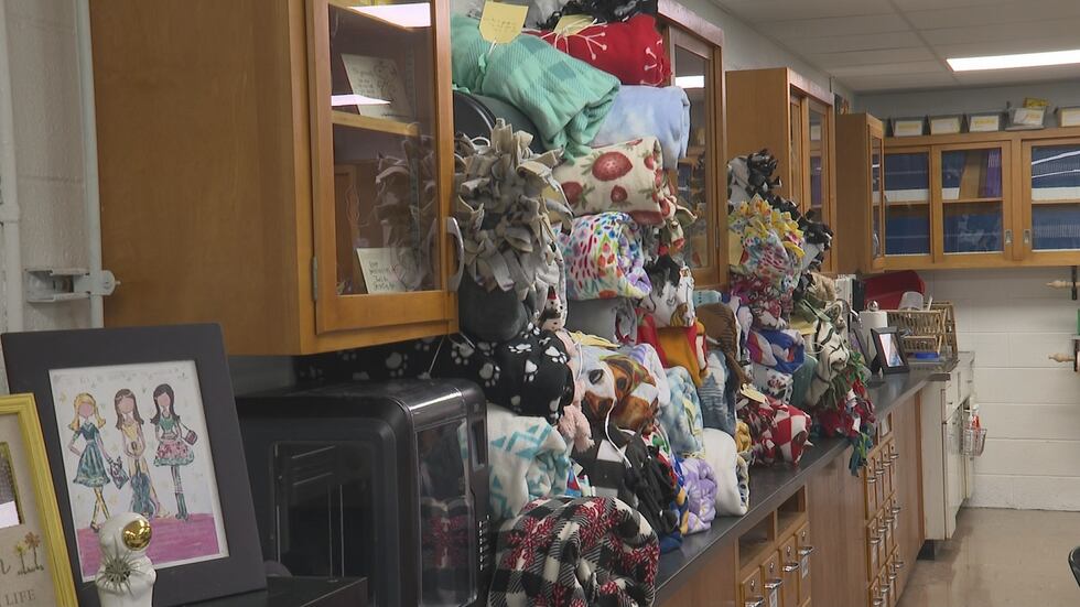 Jackson Middle School 7th graders made blankets for domestic violence victims