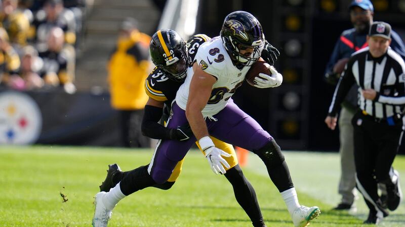 Pittsburgh Steelers safety Minkah Fitzpatrick (39) tackles Baltimore Ravens tight end Mark...